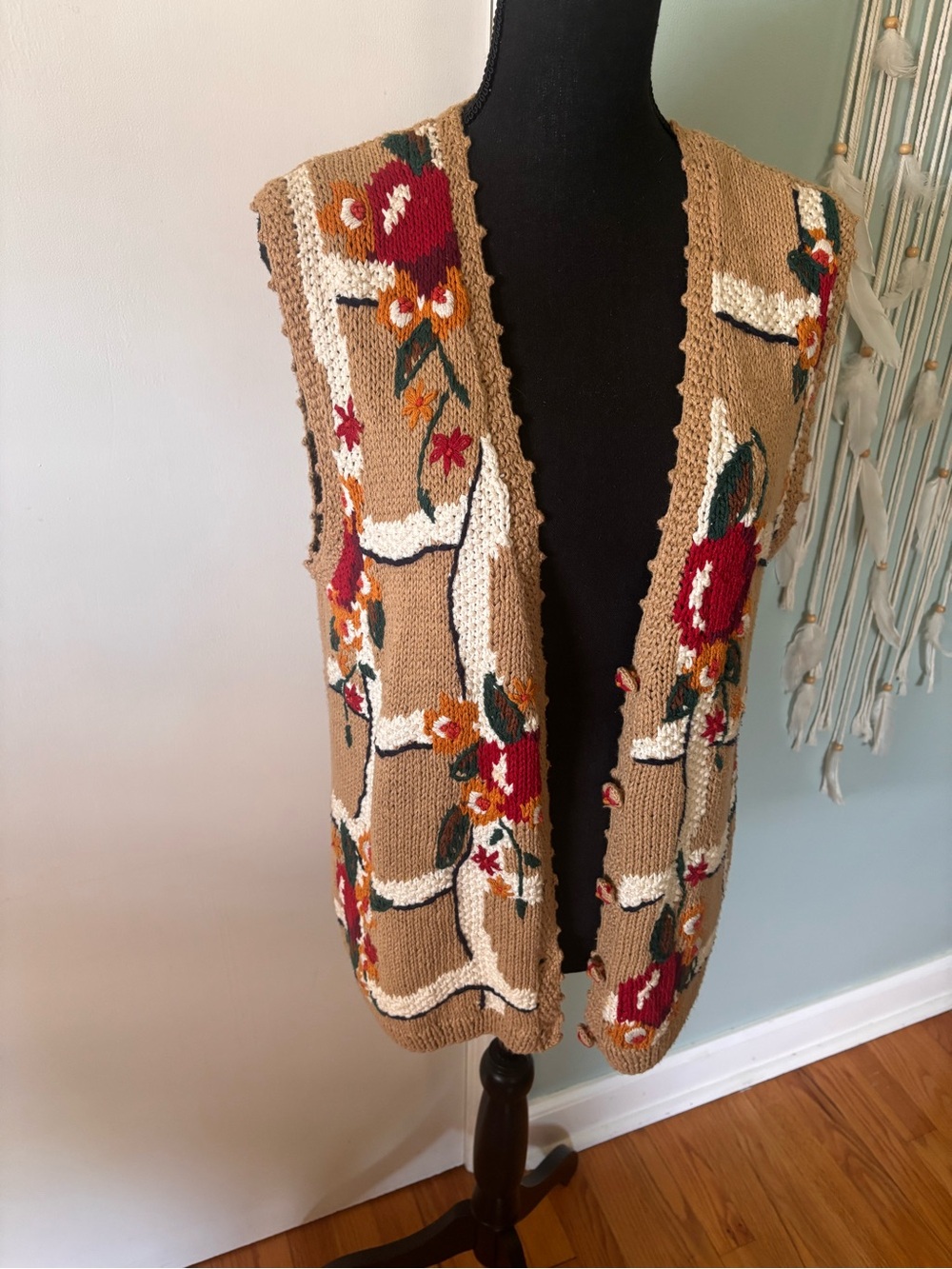 Vintage-Inspired Tan Cape Isle Floral Knitted by hand